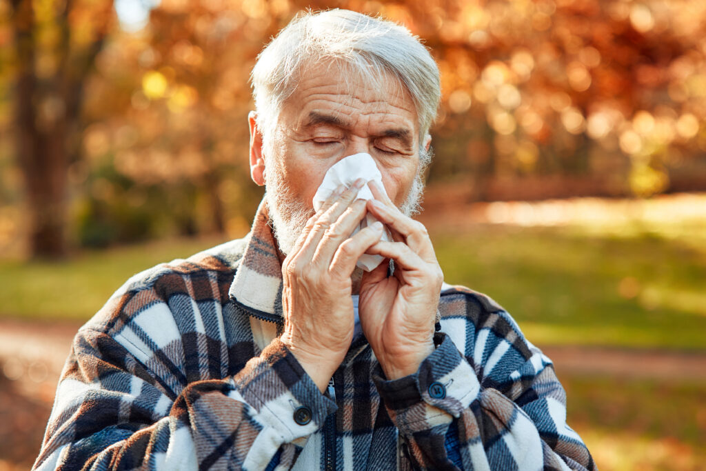 Salute respiratoria negli anziani: come affrontare le allergie primaverili in terza età